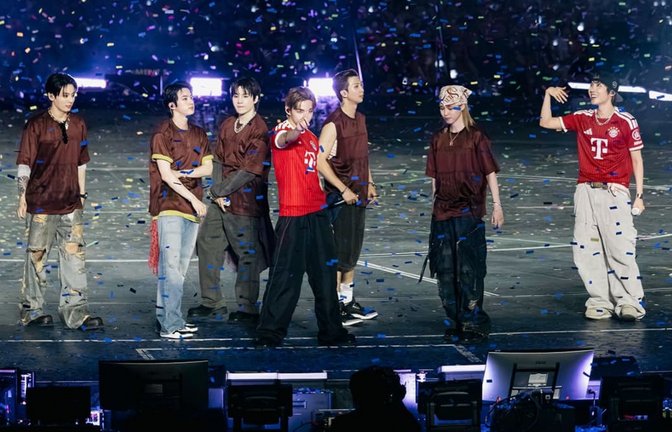 Die südkoreanische Band BTS beim Finale ihrer Show am Samstg in der Münchner Allianz Arena<span class='image-autor'>HYBE/BIGHIT MUSIC</span>