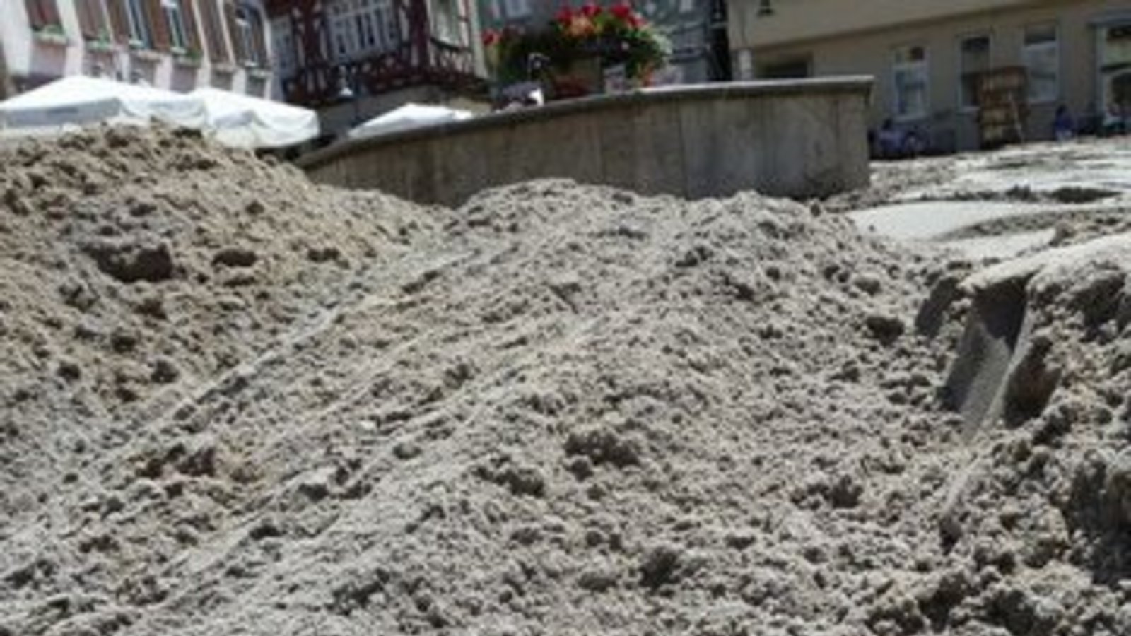 Rheinsand auf dem Vaihinger Marktplatz. Foto: Rücker