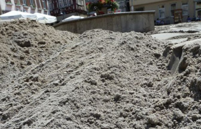 Rheinsand auf dem Vaihinger Marktplatz. Foto: Rücker