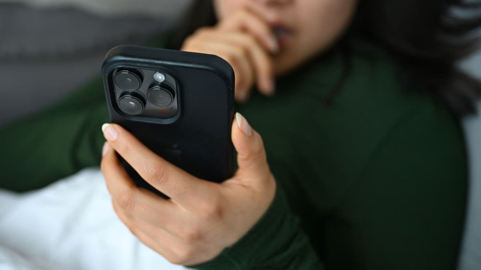 Mehr als die Hälfte der Jugendlichen in Deutschland wünscht sich ein Social-Media-Verbot, wie eine neue Umfrage der Techniker Krankenkasse zeigt.Elisa Schu/dpa
