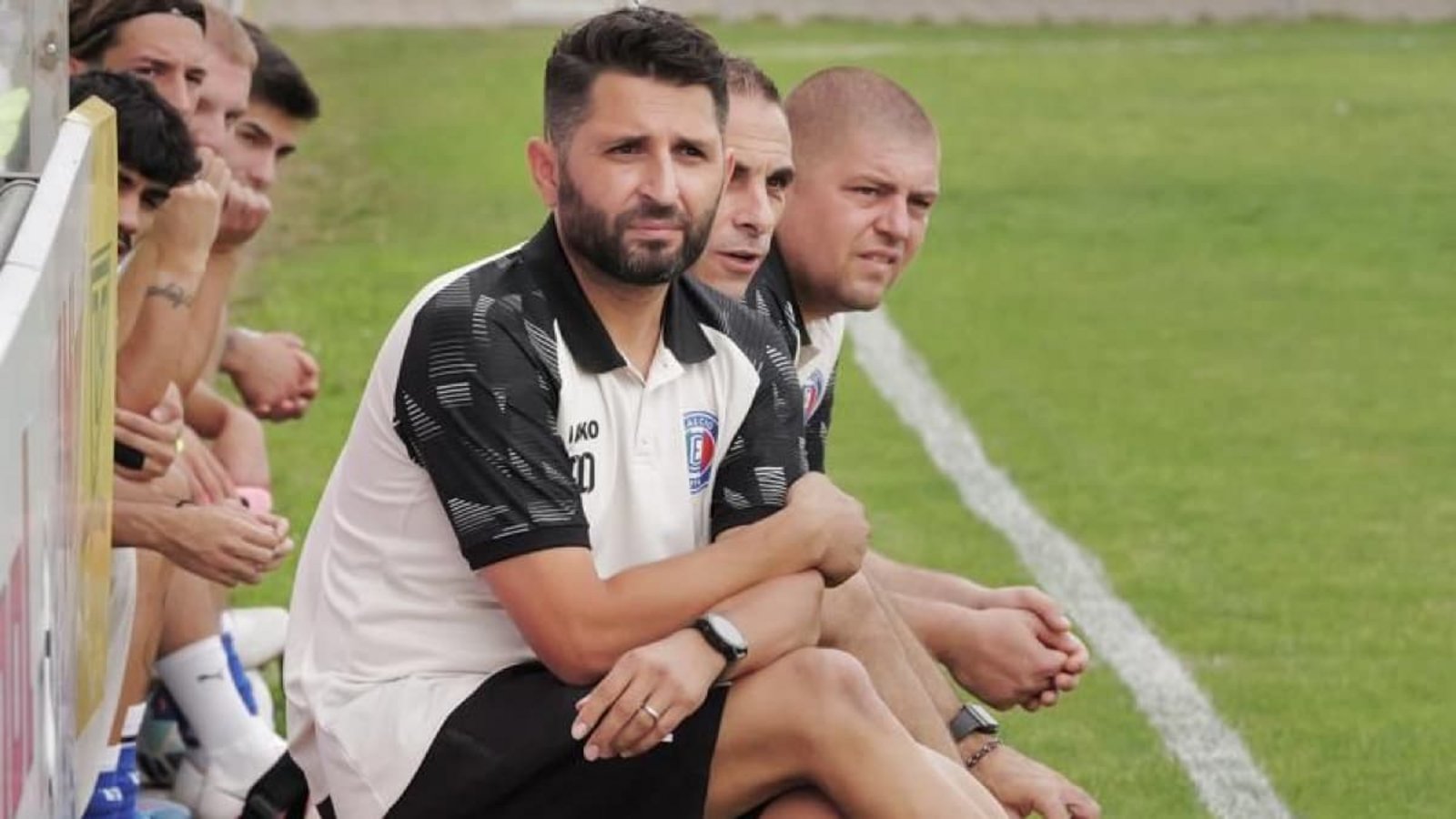 Der Calcio-Trainer Adem Demir trifft auf einen Teamkollegen aus seiner Jugendzeit.Günter Bergmann