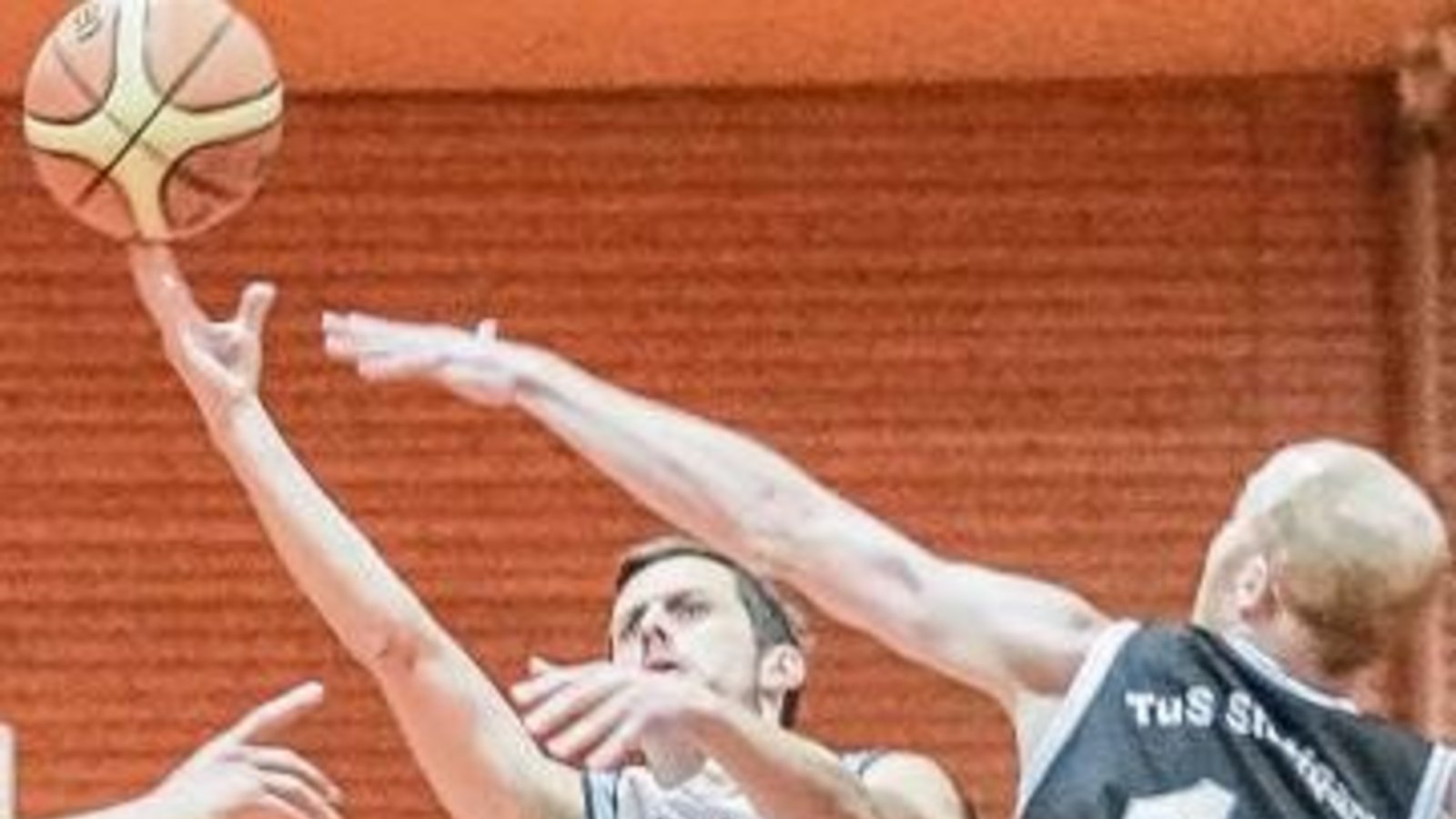 Basketball – im Bild Ingo Jahn (links) von der BSG Vaihingen/Sachsenheim – ist ein intensives und athletisches Spiel. Foto: Simecek Basketball – im Bild Ingo Jahn (links) von der BSG Vaihingen/Sachsenheim – ist ein intensives und athletisches Spiel. Foto: Simecek