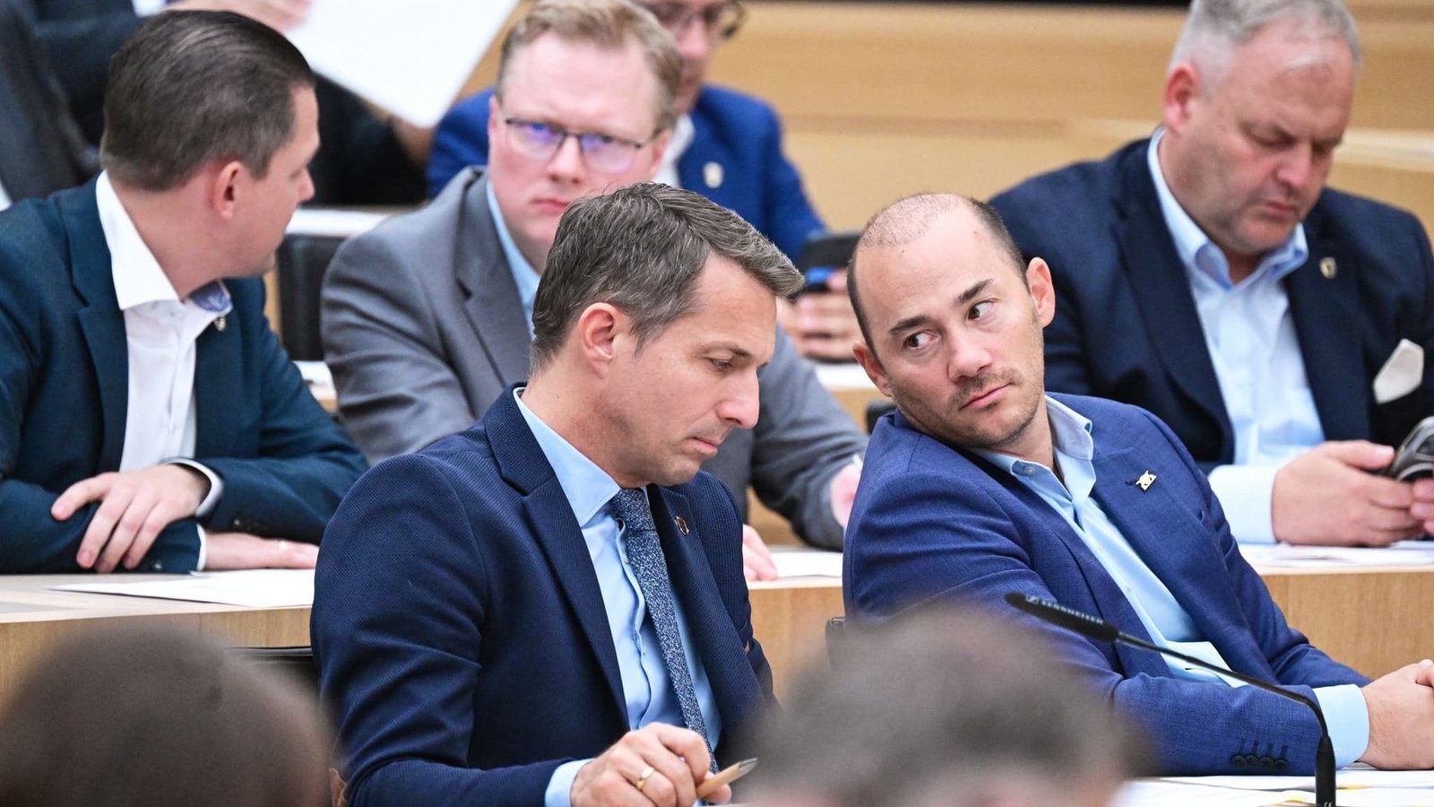 Sie sollen draußen bleiben: Knapp als ein Dutzend Wahlgänge, knapp als ein Dutzend Niederlagen für die AfD.Bernd Weißbrod/dpa Sie sollen draußen bleiben: Knapp als ein Dutzend Wahlgänge, knapp als ein Dutzend Niederlagen für die AfD.Bernd Weißbrod/dpa
