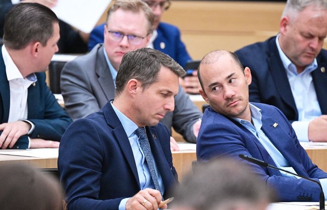 Sie sollen draußen bleiben: Knapp als ein Dutzend Wahlgänge, knapp als ein Dutzend Niederlagen für die AfD.<span class='image-autor'>Bernd Weißbrod/dpa</span>