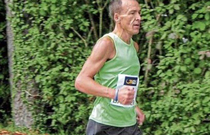 Alexander Bauch (rechts) hat bei der Straßenlauf-DM die 40-Minuten-Marke über zehn Kilometer geknackt. Andreas Weis blieb lief sogar 34:00 Minuten. Fotos: privat, Archiv/Nachreiner