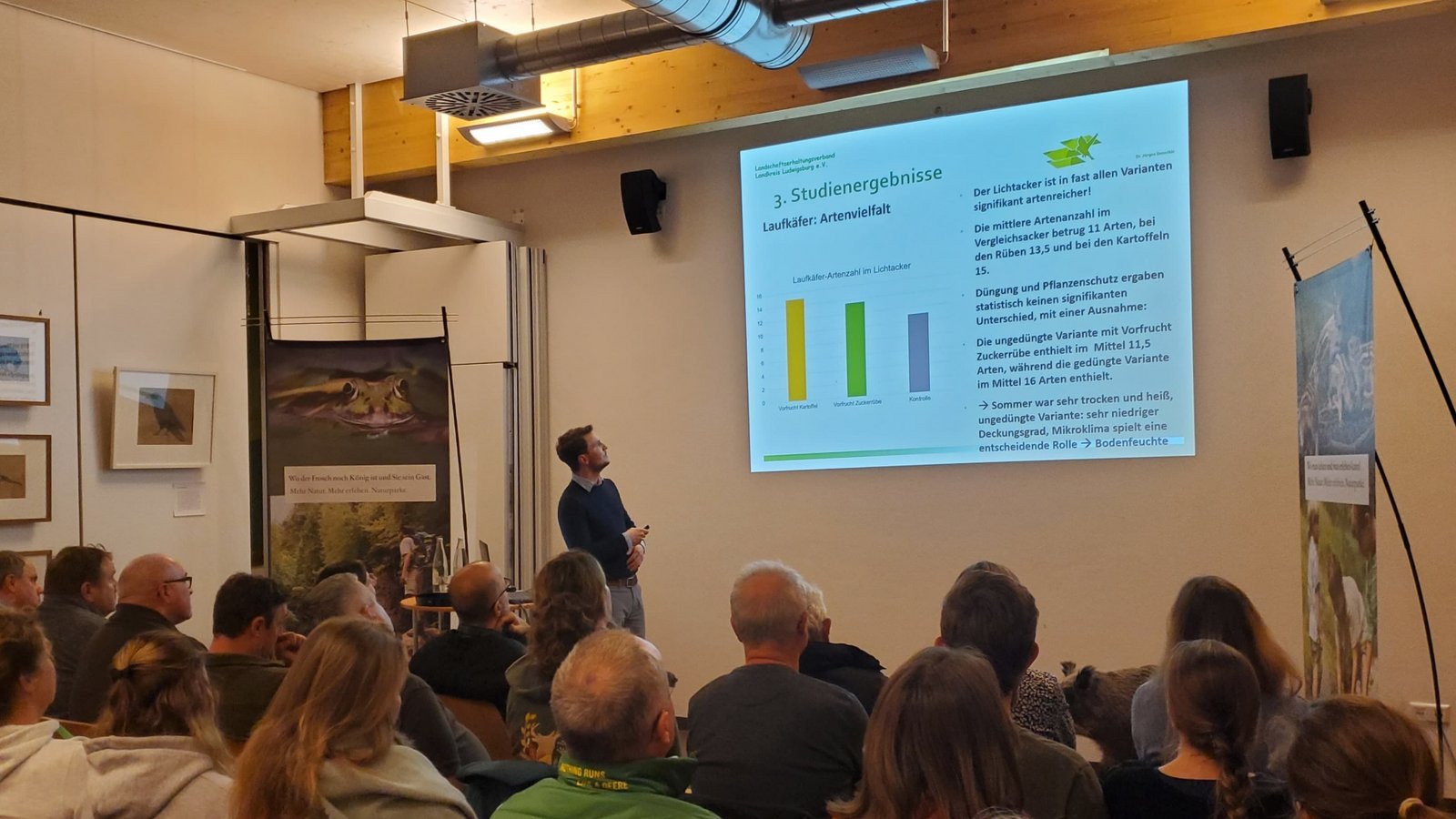Das Publikum lauscht im Naturparkzentrum den Ausführung von Andreas Fallert, dem Geschäftsführer des LEV Ludwigsburg. Foto: p Das Publikum lauscht im Naturparkzentrum den Ausführung von Andreas Fallert, dem Geschäftsführer des LEV Ludwigsburg. Foto: p