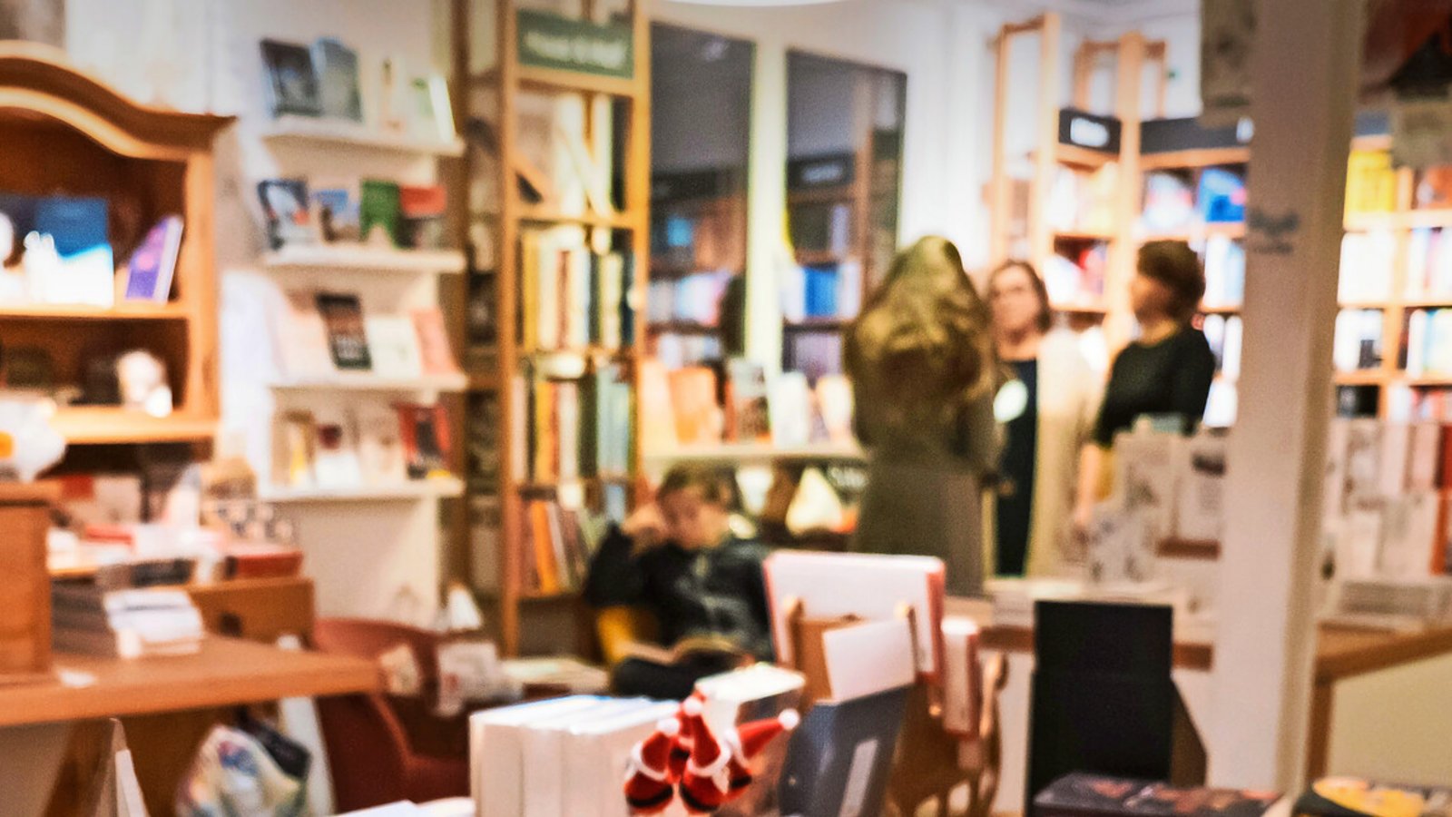 Die Auswahl ist gewaltig im Vaihinger Buchladen.Foto: Lichtgut/Achim Zweygarth