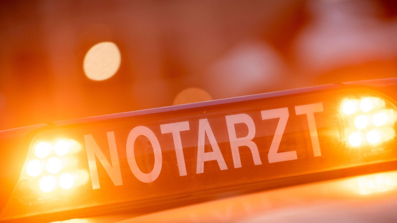 Der Mann wurde vom Rettungsdienst ins Krankenhaus gebracht, wo er am Donnerstag verstarb (Symbolbild).Foto: dpa/Lino Mirgeler Der Mann wurde vom Rettungsdienst ins Krankenhaus gebracht, wo er am Donnerstag verstarb (Symbolbild).Foto: dpa/Lino Mirgeler