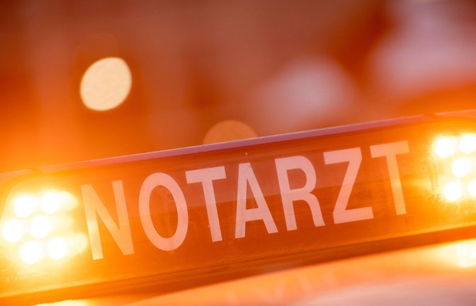 Der Mann wurde vom Rettungsdienst ins Krankenhaus gebracht, wo  er am Donnerstag verstarb (Symbolbild).<span class='image-autor'>Foto: dpa/Lino Mirgeler</span>