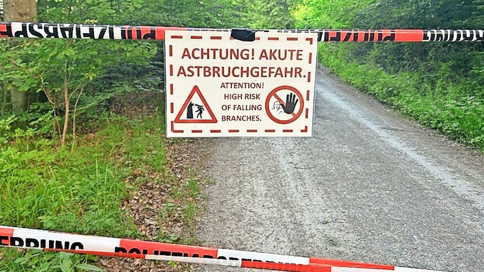 Nach dem tödlichen Unglück ist der Fuß- und Radweg, der am Schnitzhaus vorbei Richtung Bernhardsbach führt, gesperrt.Foto: Nadia Köhler Nach dem tödlichen Unglück ist der Fuß- und Radweg, der am Schnitzhaus vorbei Richtung Bernhardsbach führt, gesperrt.Foto: Nadia Köhler