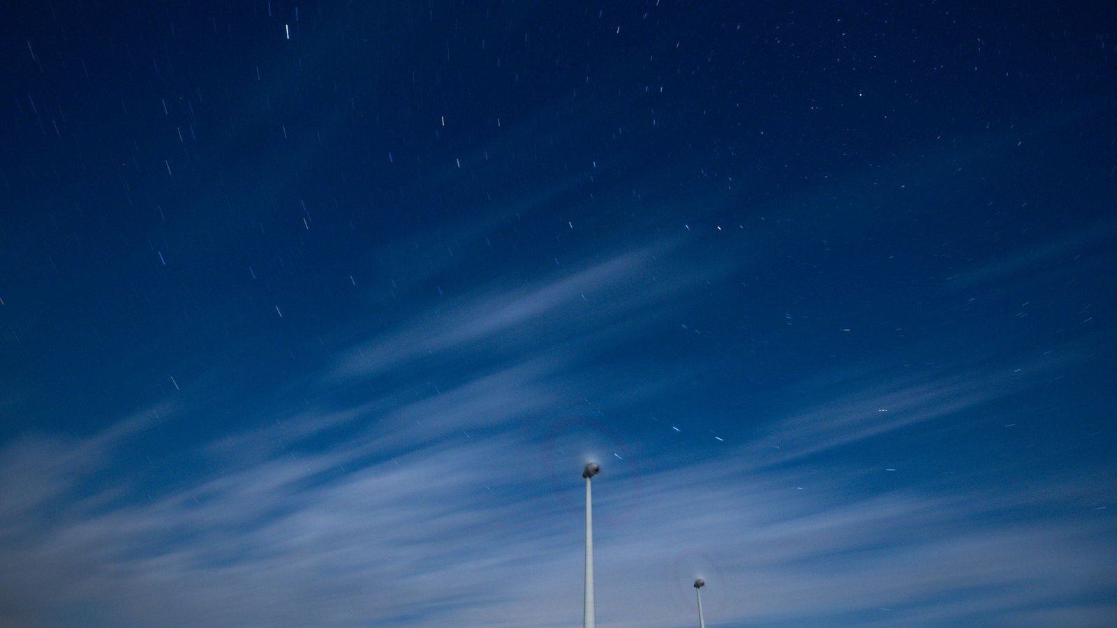 Der helle Mond erschwerte heute Nacht die Sicht auf die Sternschnuppen.Foto: Jens Büttner/dpa Der helle Mond erschwerte heute Nacht die Sicht auf die Sternschnuppen.Foto: Jens Büttner/dpa