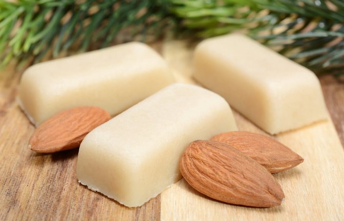 Alles über die Herstellung von Marzipan. Daraus besteht die Mandel-Süßspeise. So machen Sie Marzipan selber.<span class='image-autor'>Foto: Dan Race / Shutterstock.com</span>