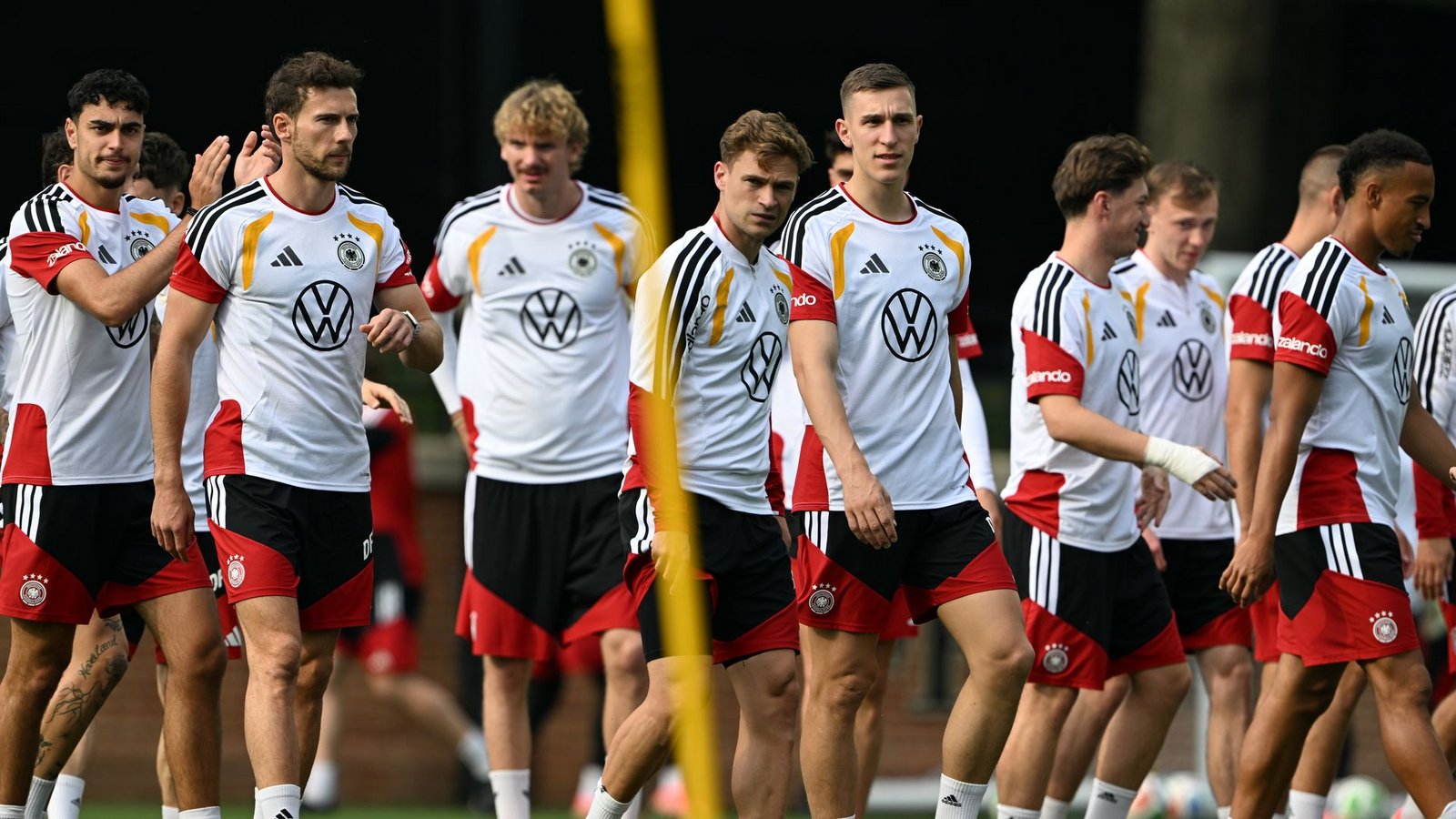 Die Spieler der Nationalmannschaft beim öffentlichen Training auf dem Gelände der Wake Forest University in Winston-Salem.Foto: Federico Gambarini/dpa