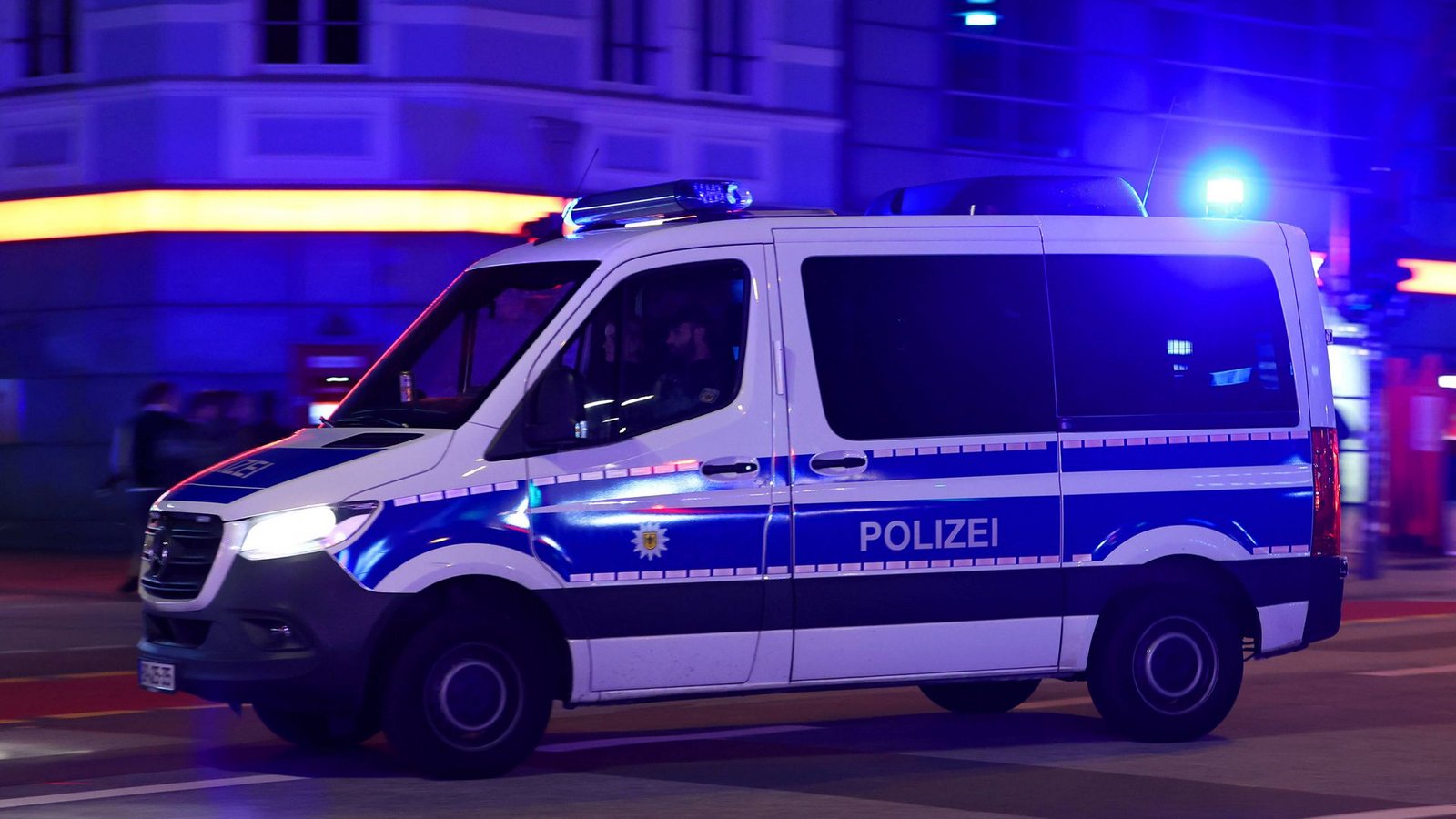 Gleich mehrmals musste die Polizei am Samstag zum Club Del Mar in Aalen ausrücken. (Symbolbild)Foto: imago/Maximilian Koch Gleich mehrmals musste die Polizei am Samstag zum Club Del Mar in Aalen ausrücken. (Symbolbild)Foto: imago/Maximilian Koch