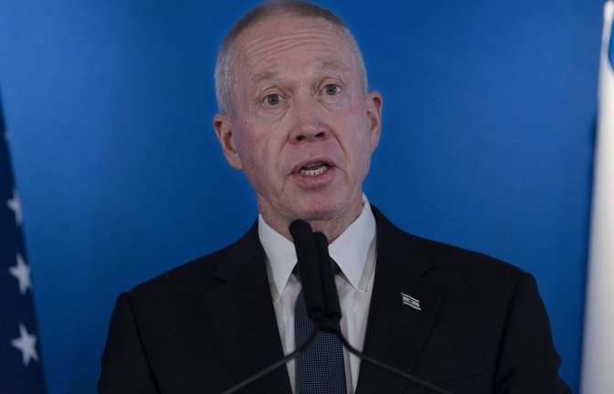 Der israelische Verteidigungsminister Yoav Gallant hat Einberufungsbescheide für weitere Tausende ultraorthodoxe Juden genehmigt (Archivfoto).<span class='image-autor'>Foto: dpa/Maya Alleruzzo</span>