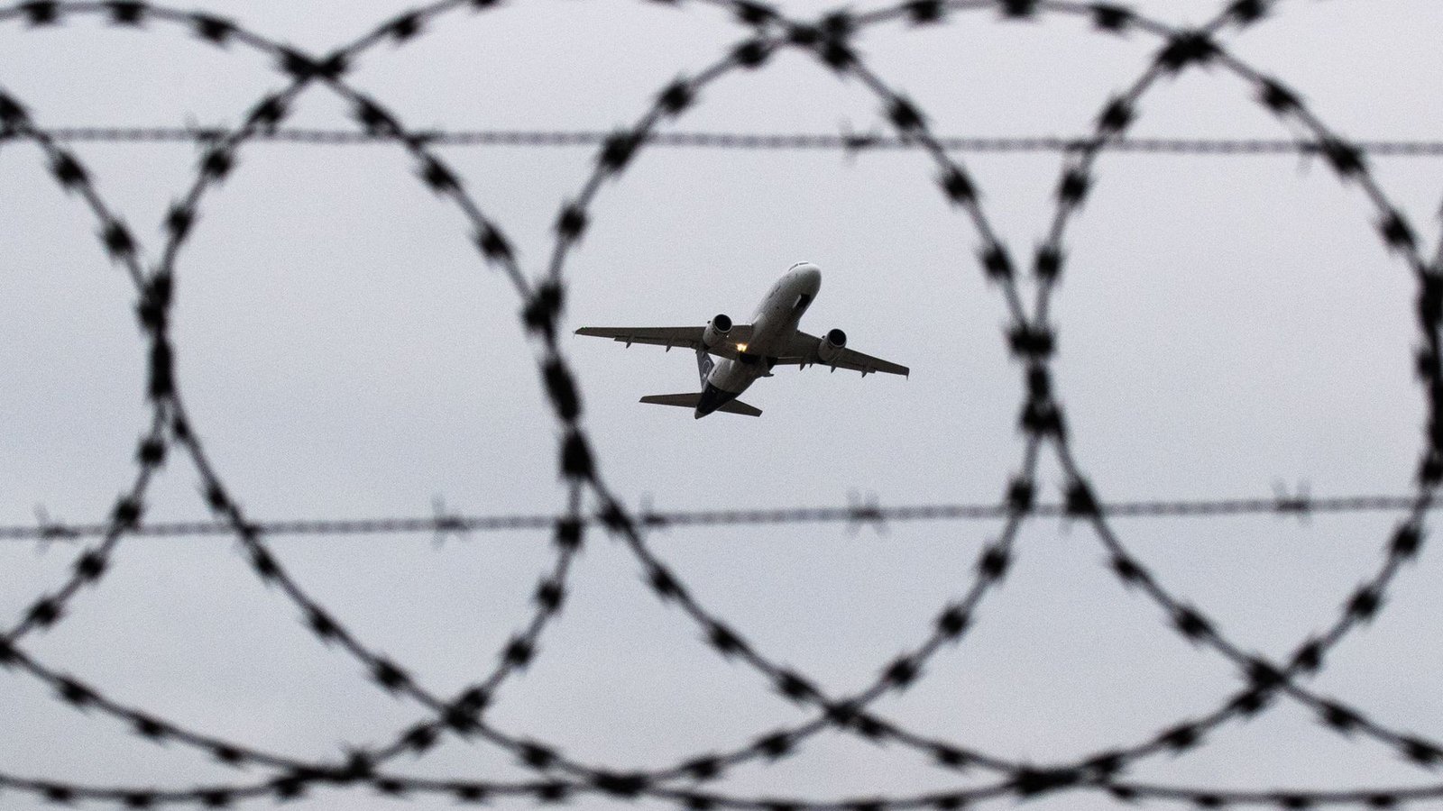 In mehreren Linienflügen sollen Menschen aus Deutschland in die Türkei gebracht werden. (Symbolfoto)Foto: dpa/Julian Stratenschulte In mehreren Linienflügen sollen Menschen aus Deutschland in die Türkei gebracht werden. (Symbolfoto)Foto: dpa/Julian Stratenschulte