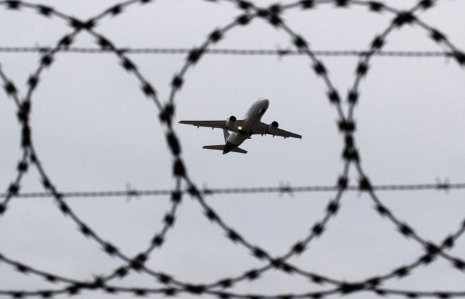 In mehreren Linienflügen sollen Menschen aus Deutschland in die Türkei gebracht werden. (Symbolfoto)<span class='image-autor'>Foto: dpa/Julian Stratenschulte</span>
