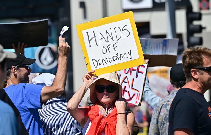 Landesweit haben Menschen gegen die Politik Donald Trumps protestiert.<span class='image-autor'>Foto: AFP/Frederic J. Brown</span>