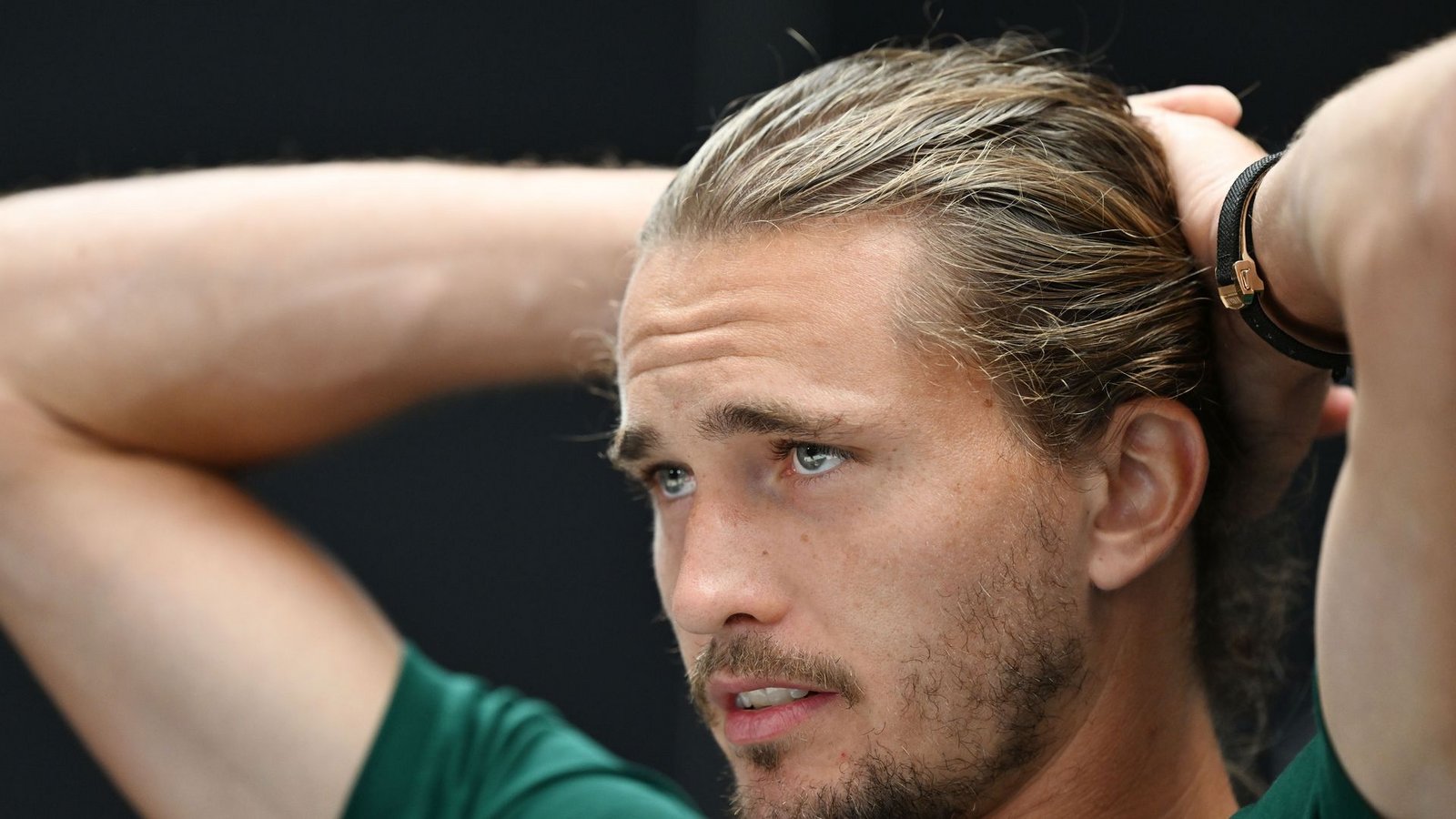 Alexander Zverev geht nach seinem French-Open-Sieg die Titeljagd in Wimbledon an.(Archivbild)Foto: Marijan Murat/dpa