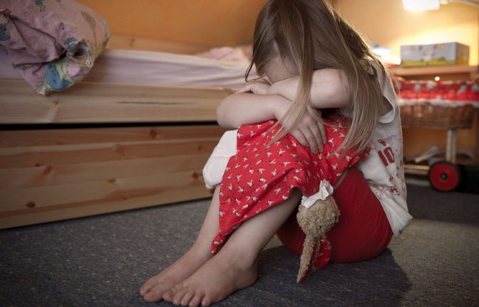 Keine Lust zum Spielen und Reden: Eltern merken oft im alltäglichen Verhalten ihrer Kinder, dass  ihnen etwas schwer auf der Seele lastet.<span class='image-autor'>Foto: dpa/Patrick Pleul</span>