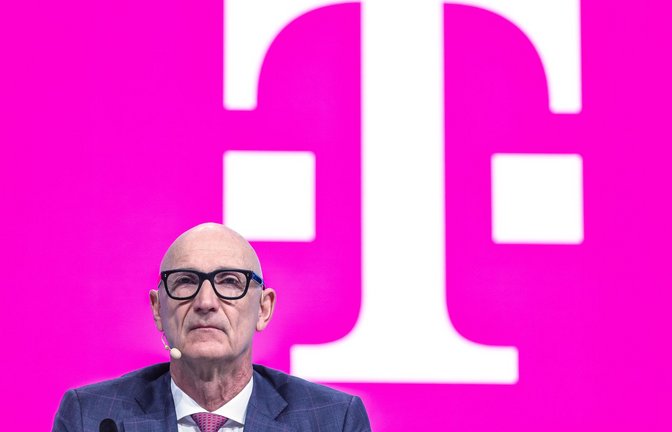 Telekom-Chef Tim Höttges geht auf Kuschelkurs zu US-Technologieriesen.<span class='image-autor'>Foto: Oliver Berg/dpa</span>