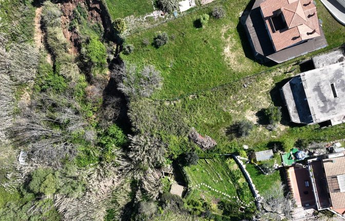 Dieses von der italienischen Feuerwehr zur Verfügung gestellte Foto zeigt eine Aufnahmen aus der Luft von einem Erdrutsch in Süditalien.<span class='image-autor'>Foto: Vigili Del Fuoco/dpa</span>