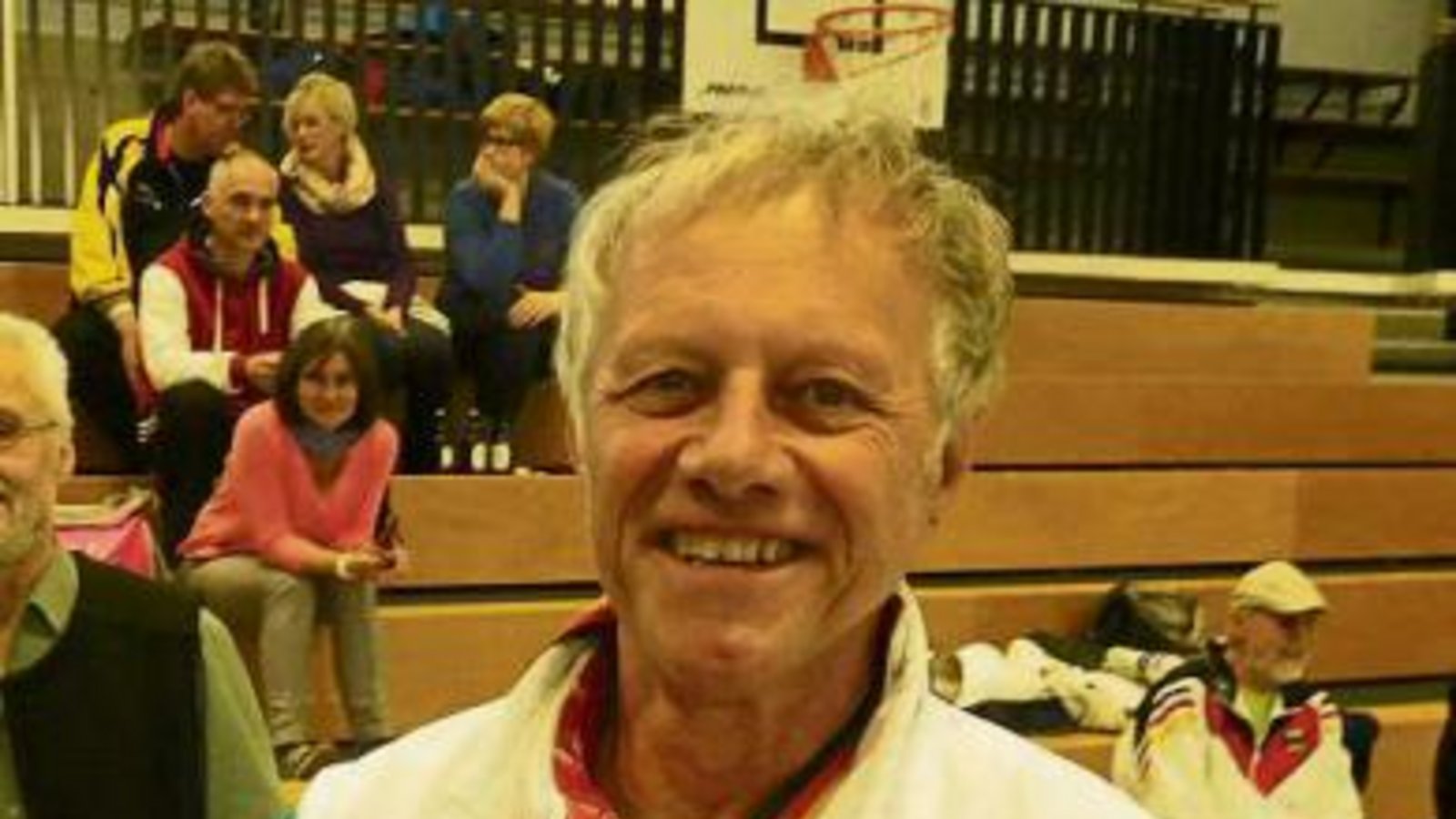 Bruno Kachur strahlt nach dem Gewinn der Goldmedaille mit dem Degen. Foto: privat Bruno Kachur strahlt nach dem Gewinn der Goldmedaille mit dem Degen. Foto: privat