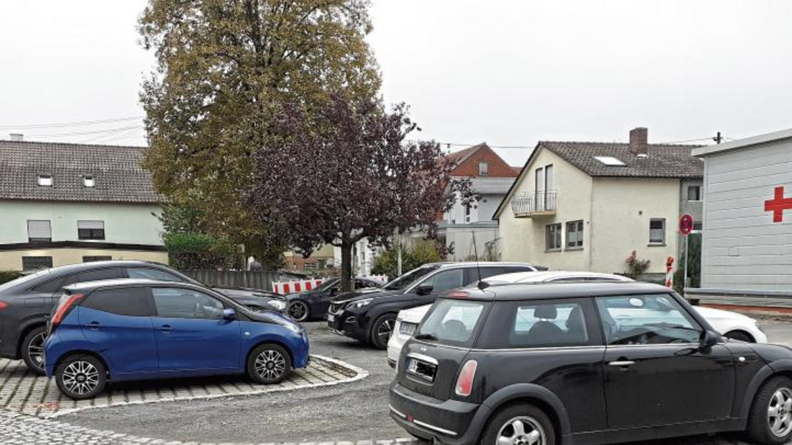 Die Parksituation vor der Sersheimer Hofäckerschule wird r mit neun Stellplätzen übersichtliche gestaltet, die außerhalb der Schulzeit auch der Öffentlichkeit zur Verfügung stehen. Foto: mig Die Parksituation vor der Sersheimer Hofäckerschule wird r mit neun Stellplätzen übersichtliche gestaltet, die außerhalb der Schulzeit auch der Öffentlichkeit zur Verfügung stehen. Foto: mig