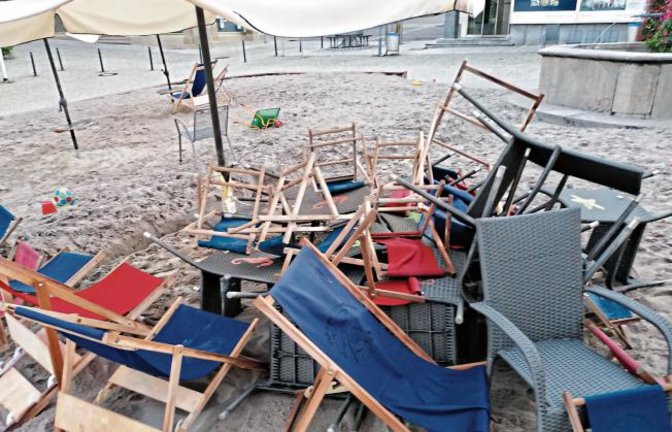 Sauerei: So sah es gestern Morgen im Vaihinger Sandkasten aus. Foto: Blessing