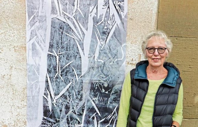Diese Stofffahne ist die neueste Arbeit von Edel Zimmer.  Fotos: Gergen