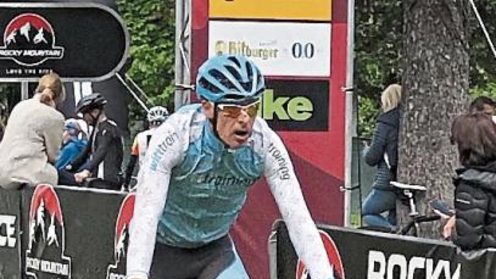 Wolf-Thorsten Witt hat beim Rennen am Gardasee 6:44:42 Stunden lang mit widrigen Wetterbedingungen gekämpft. Foto: privat Wolf-Thorsten Witt hat beim Rennen am Gardasee 6:44:42 Stunden lang mit widrigen Wetterbedingungen gekämpft. Foto: privat