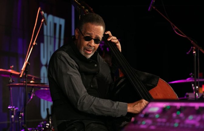 Der legendäre US-Bassist und Jazz-Pionier Stanley Clarke wurde mit der German Jazz Trophy 2026 ausgezeichnet.<span class='image-autor'>Jazz Open/Christian Hass</span>