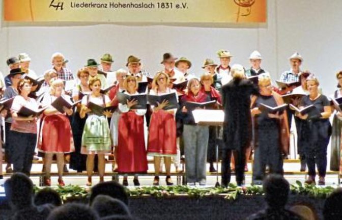 Operngala in der Hohenhaslacher Kirbachtalhalle. Foto: p