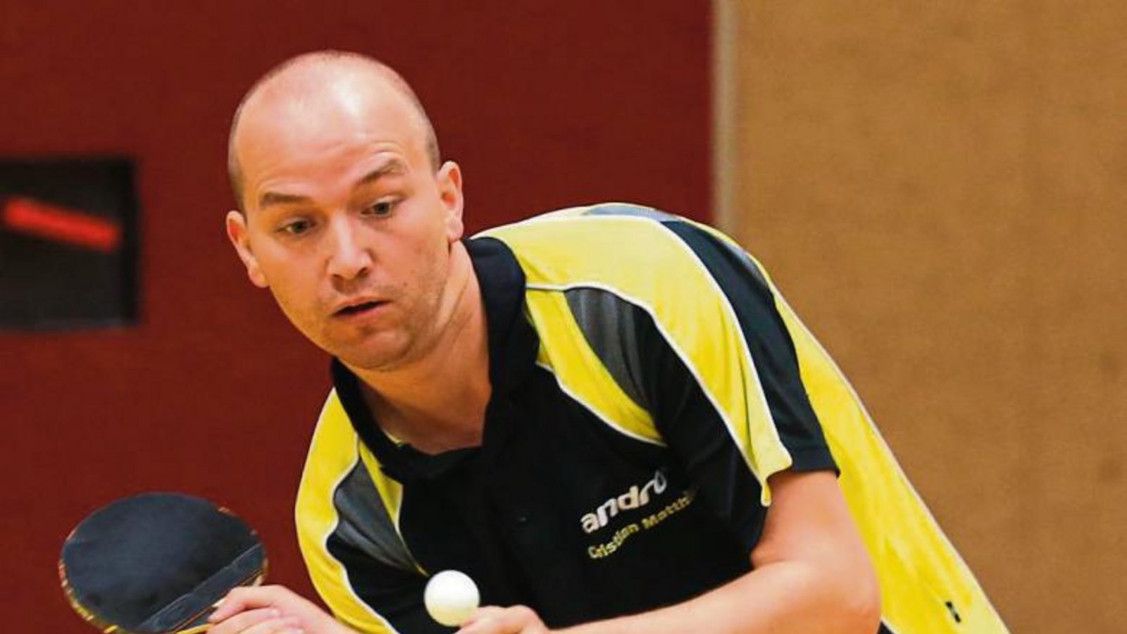 Christian Matthias hat mit dem TSV Ensingen dem TSV Hochdorf bereits die vierte Saisonniederlage in der Tischtennis-Bezirksklasse zugefügt. Foto: Küppers