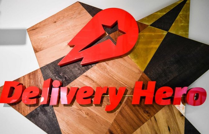 Das amerikanische Unternehmen Uber und der deutsche Essenslieferanten Delivery Hero haben sich auf eine milliardenschwere Übernahme geeinigt.<span class='image-autor'>JOHN MACDOUGALL/afp</span>
