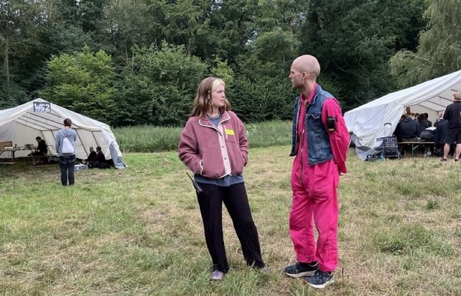 Therese und Gerriet waren lange in der Klimabewegung aktiv. Nun haben sie das Kollapscamp mitorganisiert.<span class='image-autor'>Rebekka Wiese</span>