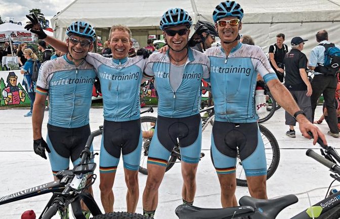 Dirk Hentschel, Jens Böhmig, Stefan Bäuerle und Wolf-Thorsten Witt (von links) waren im Schwarzwald als Team über 80 Kilometer und 2188 Höhenmeter erfolgreich am Start. Foto: privat