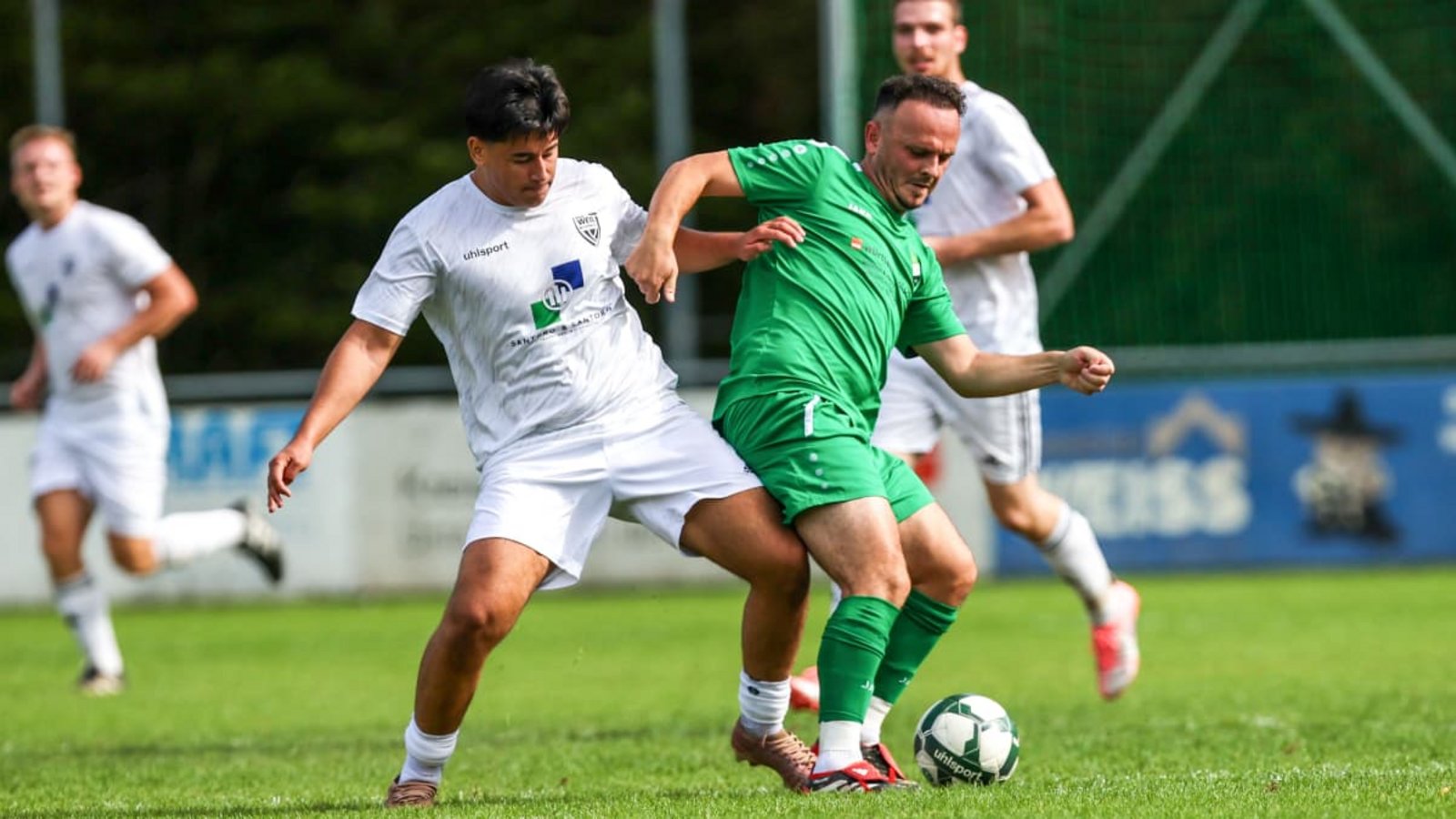 Eigentlich hatte sich Qendrim Jaha (in Grün am Ball) darauf gefreut, gemeinsam mit seinem Bruder Shpetim Jaha für den TV Altdorf zu kicken, doch Letzerer hat sich einen Kreuzbandriss zugezogen.Eibner/Sören Herweg