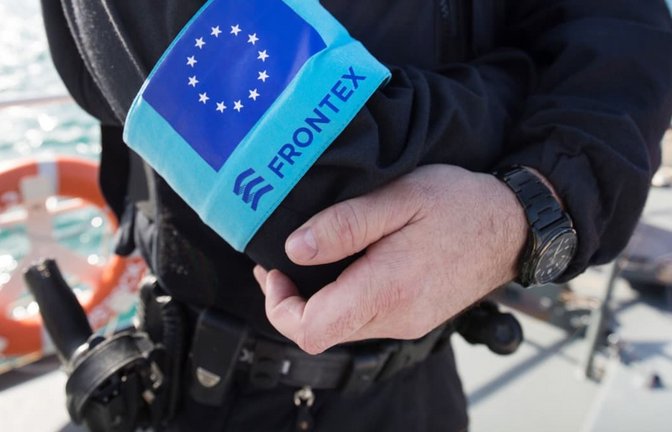 Die EU-Agentur Frontex soll Europas Grenzen schützen. Ihre Befugnisse sollen nach dem Willen der EU-Kommission in Zukunft noch einmal ausgeweitet werden.<span class='image-autor'>Christian Charisius/dpa</span>