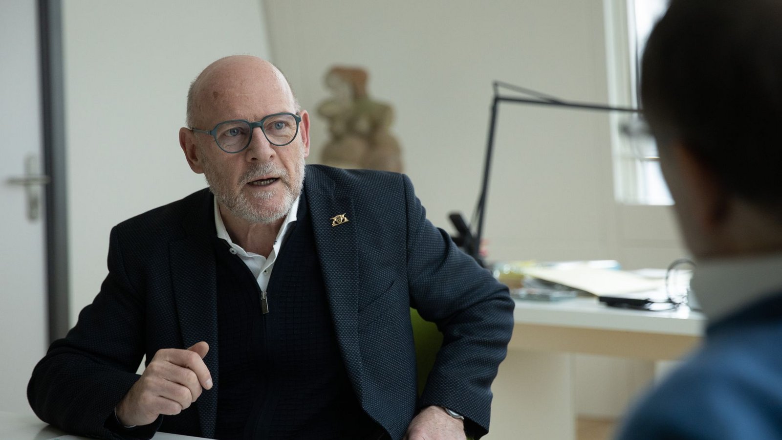 Verkehrsminister Hermann sieht sich auch als Sündenbock für Probleme, für die er gar nicht zuständig ist.Foto: Lichtgut/Leif Piechowski/Leif-Hendrik Piechowski Verkehrsminister Hermann sieht sich auch als Sündenbock für Probleme, für die er gar nicht zuständig ist.Foto: Lichtgut/Leif Piechowski/Leif-Hendrik Piechowski