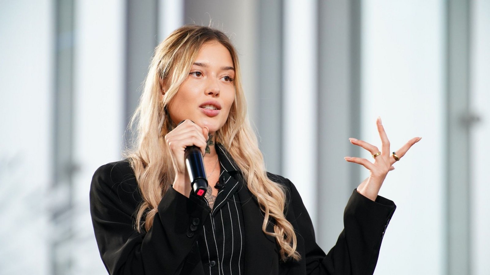 Jill Lange aus Baden-Württemberg bei ihrem Auftritt vor der DSDS-Jury.Foto: RTL / Stefan Gregorowius/Jurycasting