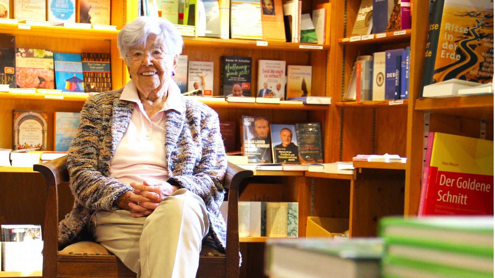 Brigitte Homburger arbeitet noch immer in ihrem Buchladen.Foto: Uli Fricker Brigitte Homburger arbeitet noch immer in ihrem Buchladen.Foto: Uli Fricker