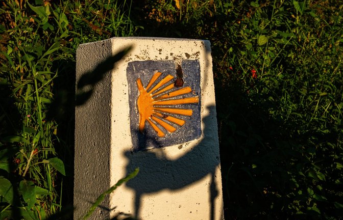 Die gelbe Muschel ist auf dem Jakobsweg ein Hinweis, dass man sich auf dem richtigen Weg befindet.<span class='image-autor'>Foto: imago//Romy Arroyo Fernandez</span>