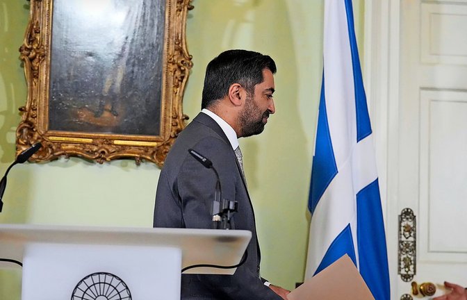Yousaf verlässt seinen Amtssitz in Edinburgh.<span class='image-autor'>Foto: dpa/Andrew Milligan</span>