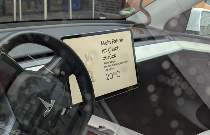 Manche Autos haben eine Klimaanlage, die auch im Stand funktioniert. Verlassen sollte man sich darauf aber nicht.<span class='image-autor'>Foto: Steve Przybilla</span>