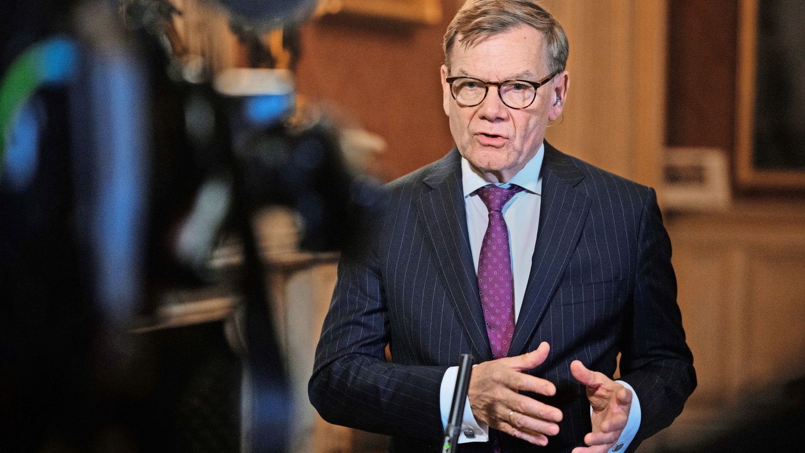 Johann Wadephul (CDU), Außenminister, wird nach dem Treffen zur Umsetzung des US-Friedensplans zur Beendigung des Krieges in Gaza im französischen Außenministerium vom ZDF interviewt.Foto: Bernd von Jutrczenka/dpa/Bernd von Jutrczenka