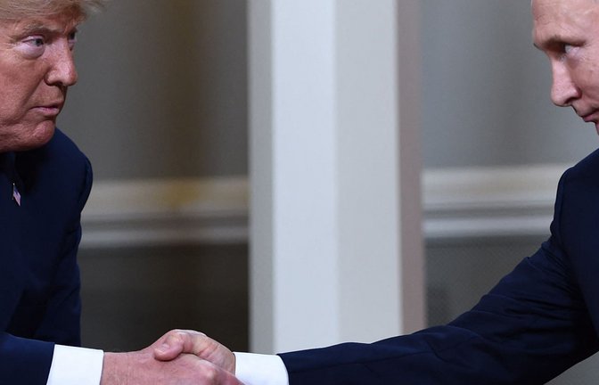 Die Welt starrt auf diese beiden Männer. Vor sieben Jahren haben sich Donald Trump (links) und Wladimir Putin schon einmal in Helsinki getroffen – nun wollen sie in Alaska über den Frieden in der Ukraine verhandeln.<span class='image-autor'>Foto: AFP</span>