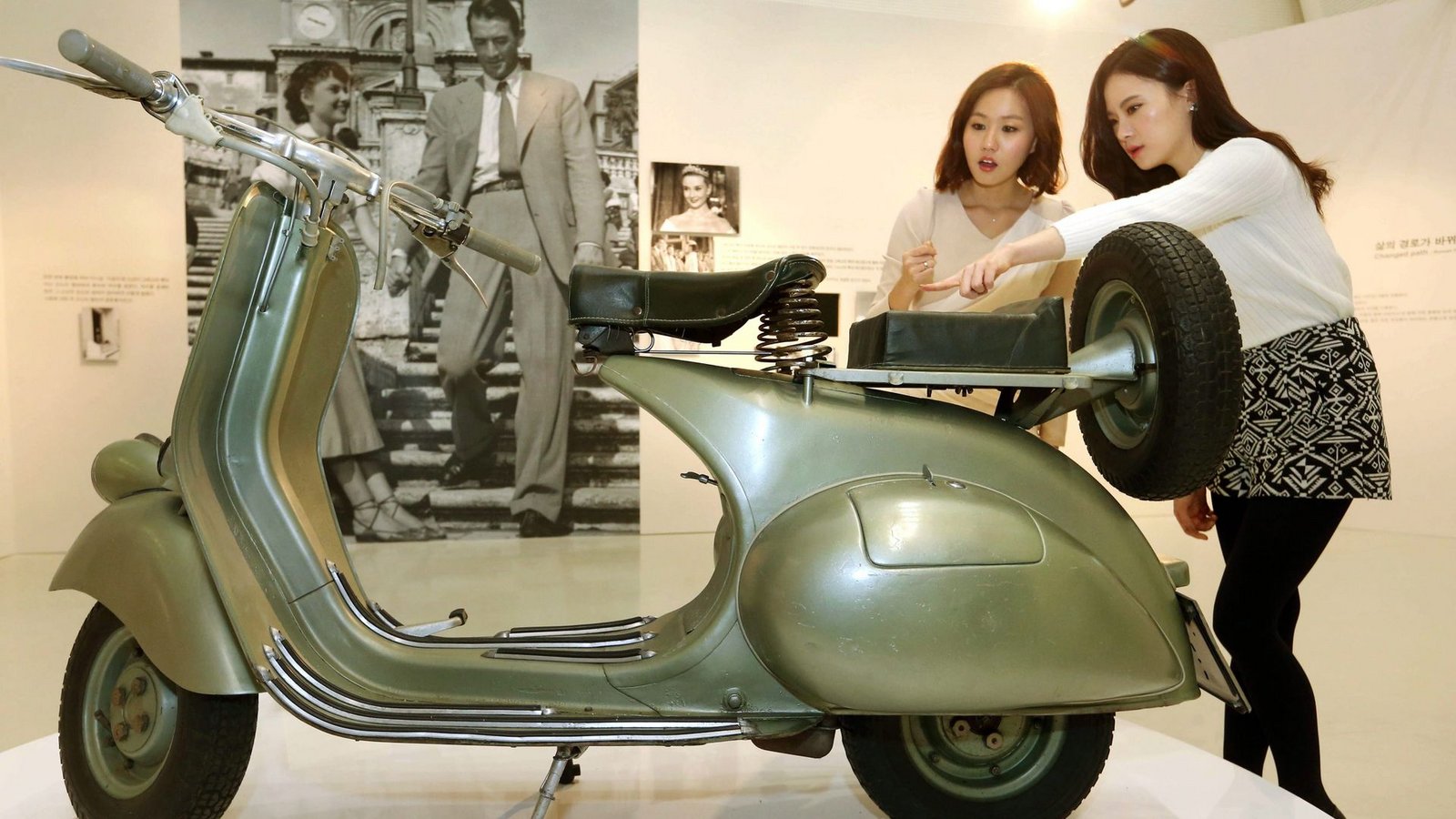 Audrey Hepburn und Gregory Peck cruisten auf der Vespa durch Rom. (Archivbild)Foto: picture alliance / dpa Audrey Hepburn und Gregory Peck cruisten auf der Vespa durch Rom. (Archivbild)Foto: picture alliance / dpa