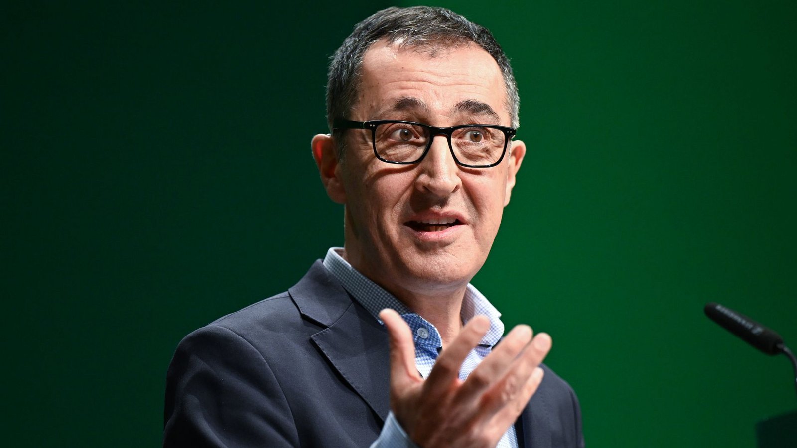 Özdemir fordert Kultur und Medien auf, mutiger gegen rechte Angriffe und für die Demokratie zu erzählen (Archivbild).Foto: dpa/Bernd Weißbrod Özdemir fordert Kultur und Medien auf, mutiger gegen rechte Angriffe und für die Demokratie zu erzählen (Archivbild).Foto: dpa/Bernd Weißbrod