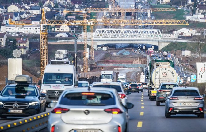 Stau bei Pforzheim – das typische Bild auf der A8 (Archivbild).<span class='image-autor'>Foto: www.imago-images.de/IMAGO/JOERAN STEINSIEK</span>